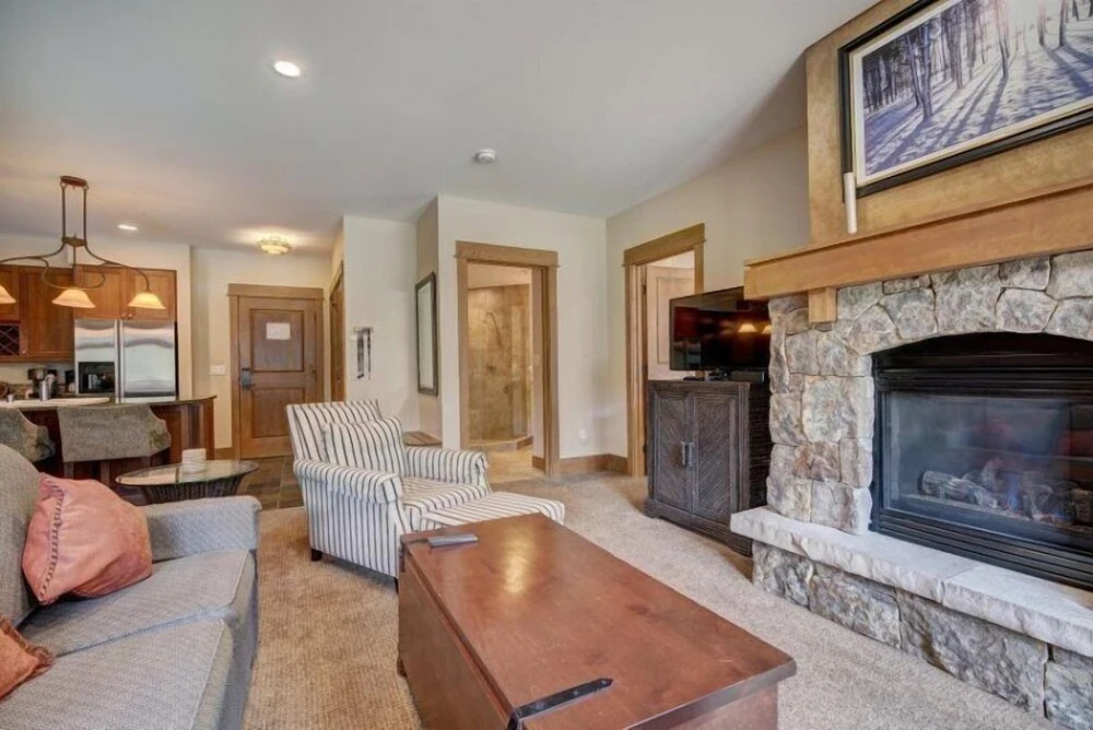 Lone Eagle 2 Bedroom Condo