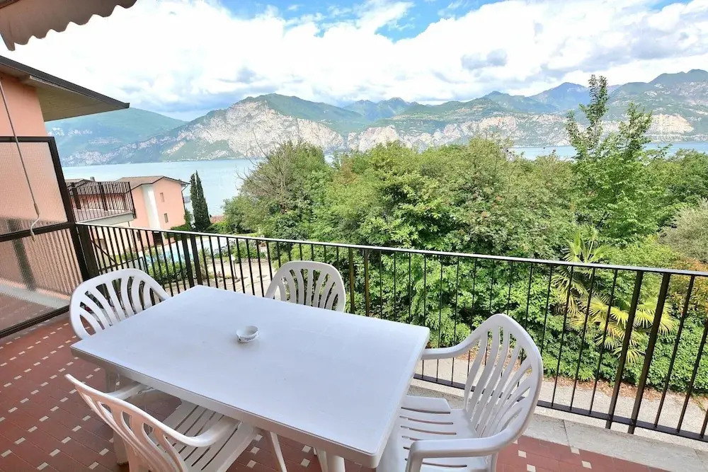 Apartment Candor - 4 Sleeps in Residence With Pool in Cassone di Malcesine