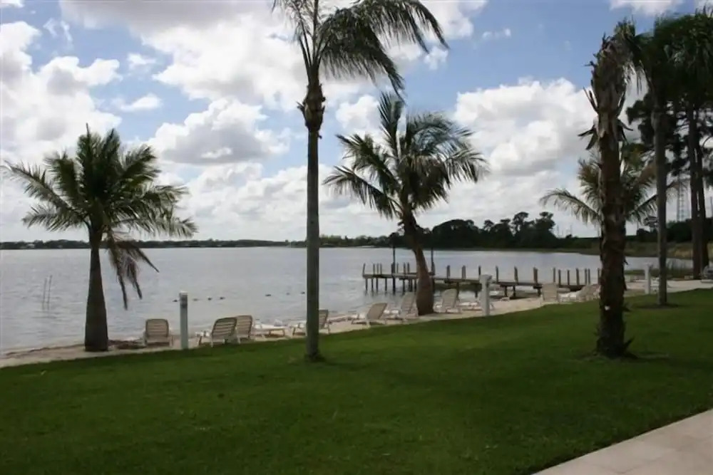 Lake Grassy Inn & Suites