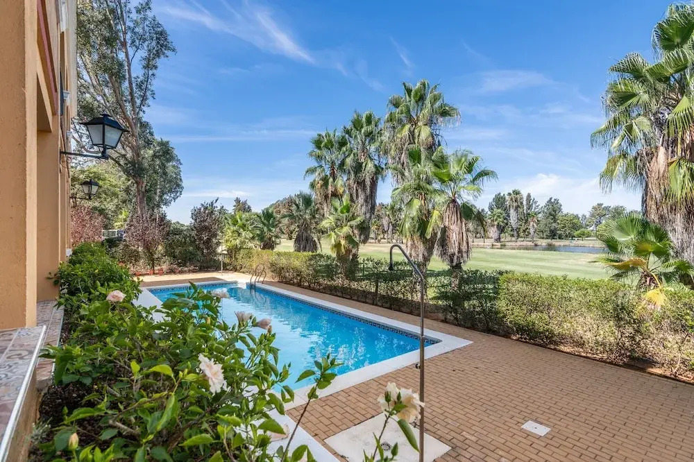 Ideal Apartment With Golf Course Views