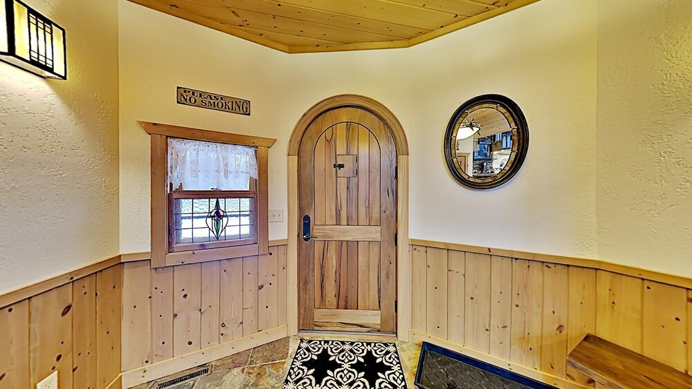 Round House on Round Lake