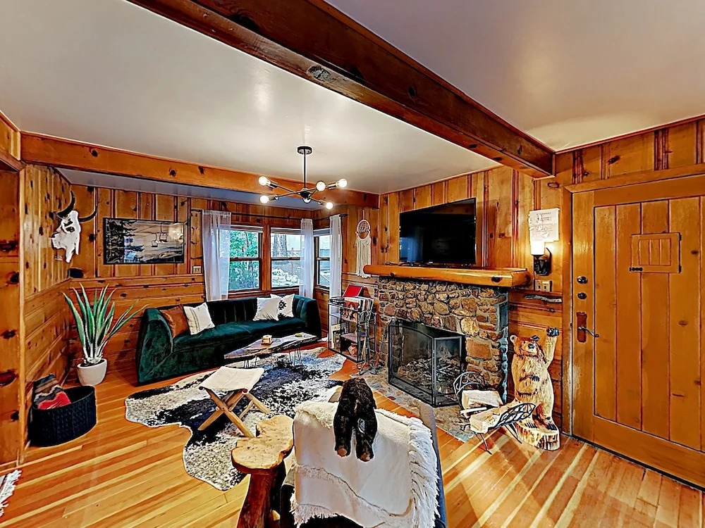 New Listing! Moonridge Maltby W/ Hot Tub 2 Bedroom Cabin