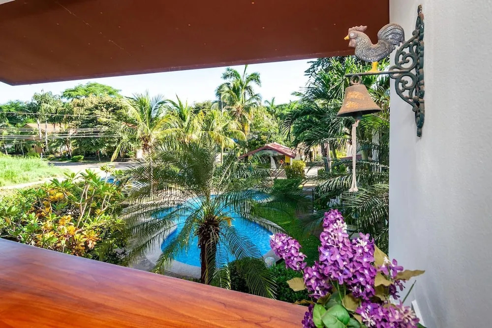 Bromelia 6 - 2 BR Condo Just 2 Blocks From Beach and Town