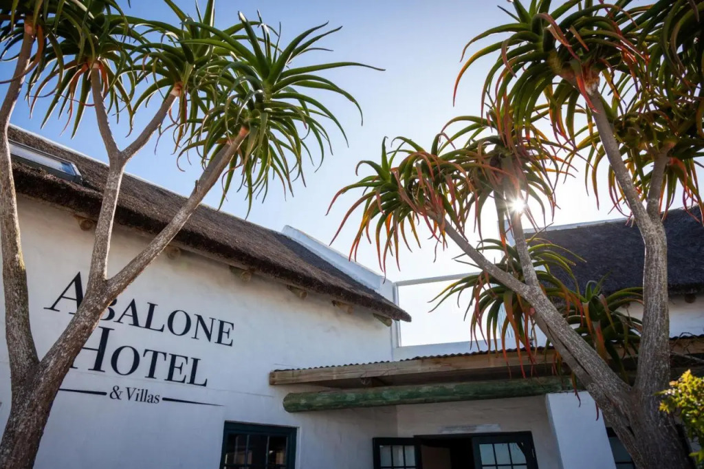 Abalone Hotel & Villas