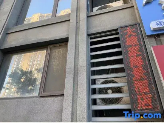 Daxiong's Loft Seaview Hotel