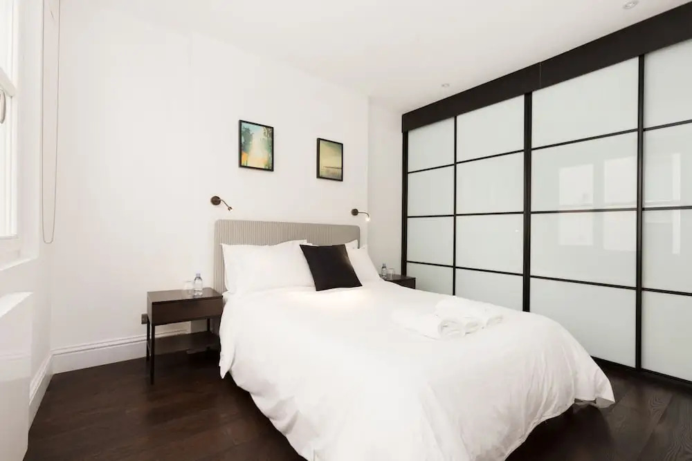 2 Bdr Queens Gardens by the Residences
