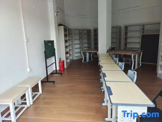 Qianju Hotel (Sanya Bay Coconut Dream Corridor Branch)