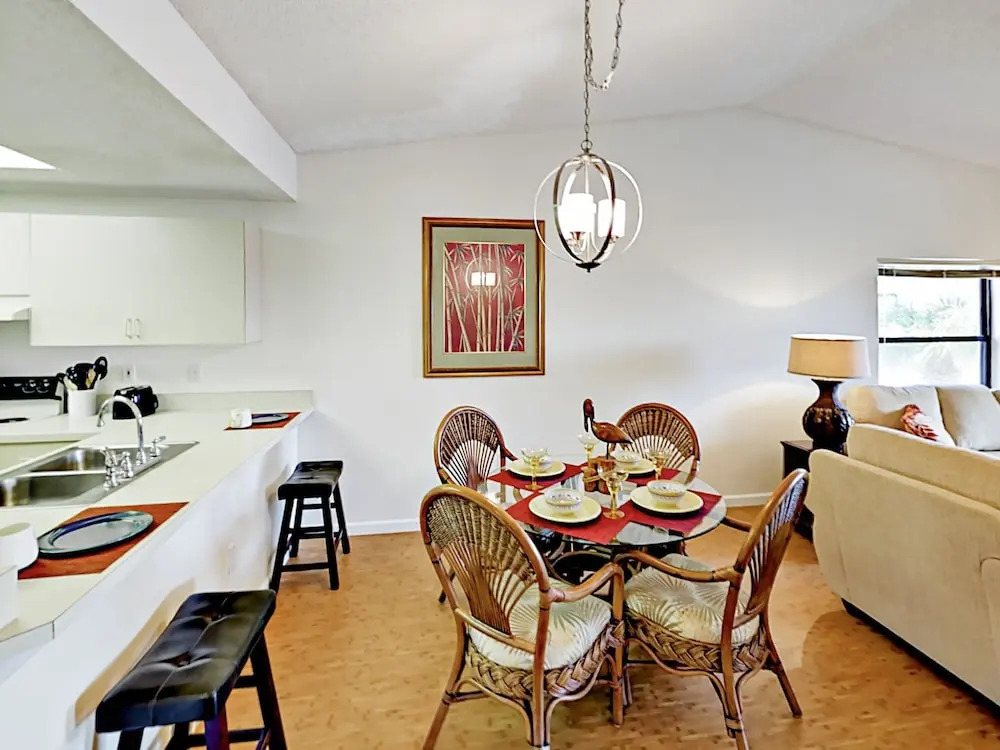 Beach-Themed #F32 - 2 Br Condo