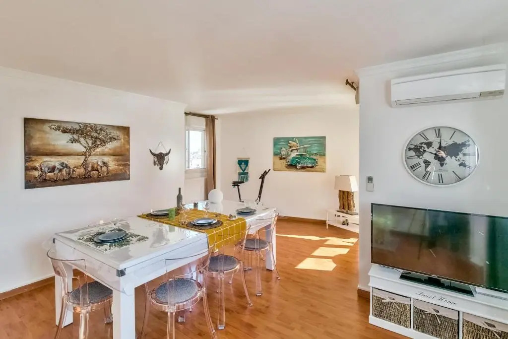 Chic and spacious apart with parking