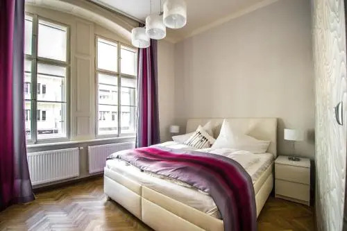 Bourgeois Apartment in Cultural Heritage Building by Ruterra