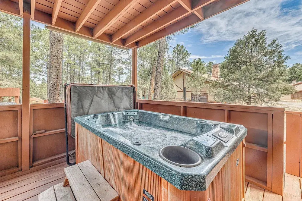 Condo w/ Hot Tub ~ 4 Miles to Ruidoso Winter Park!