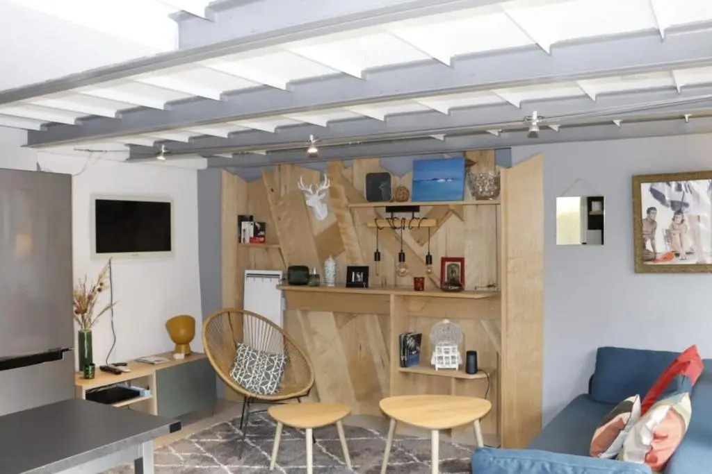 Air-conditioned duplex apartment with furnished terrace in the city center