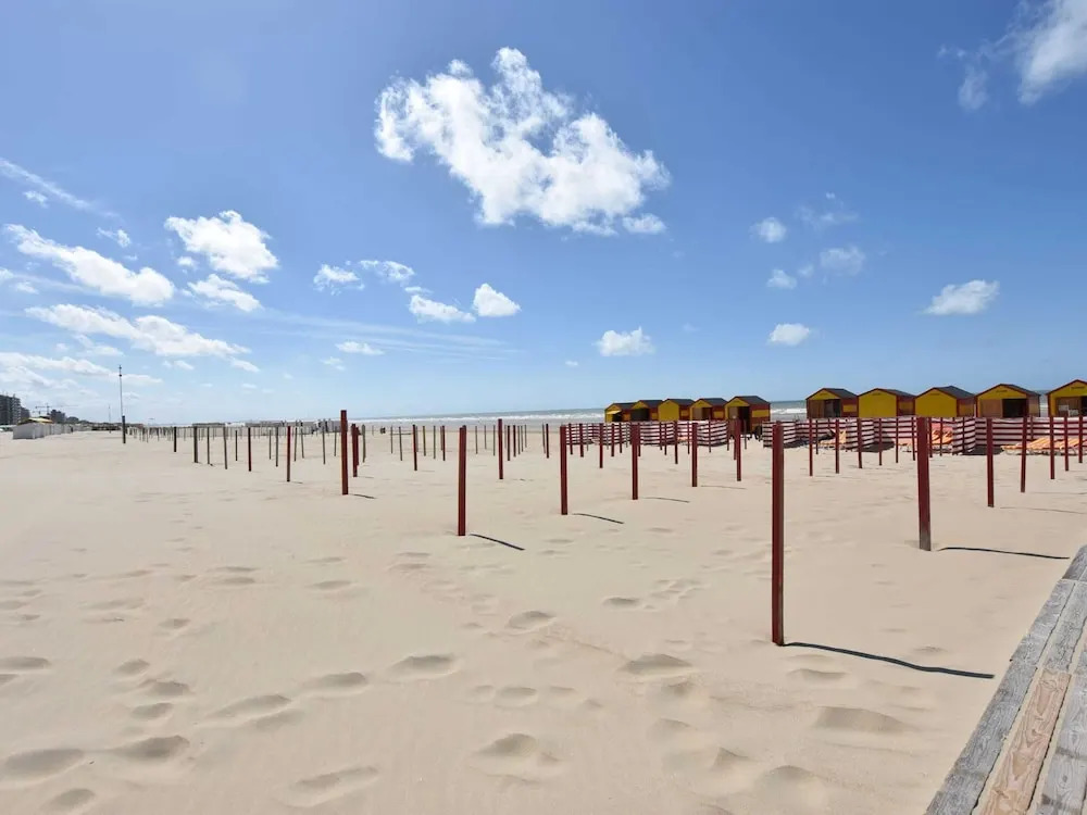 Former Hotel in the Centre and Near the Beach in Panne