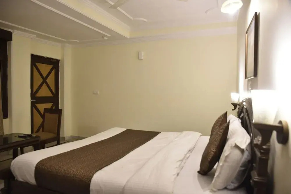 Hotel Swarn Palace by OYO Rooms