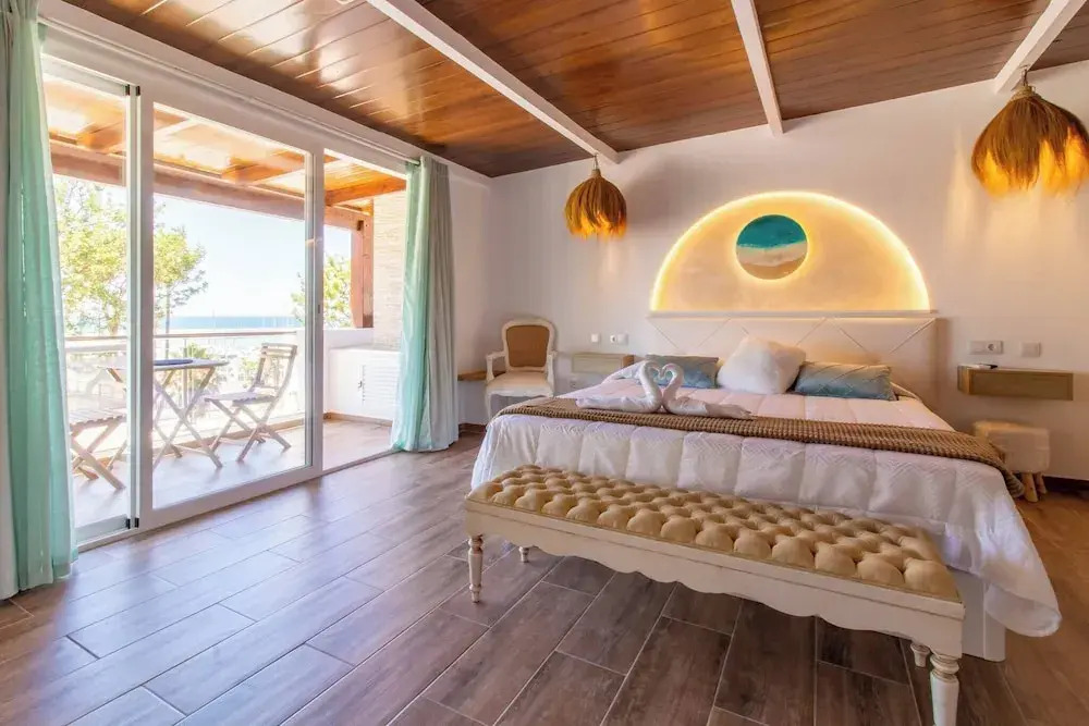 Room in Guest Room - Private Room With Beautiful sea View
