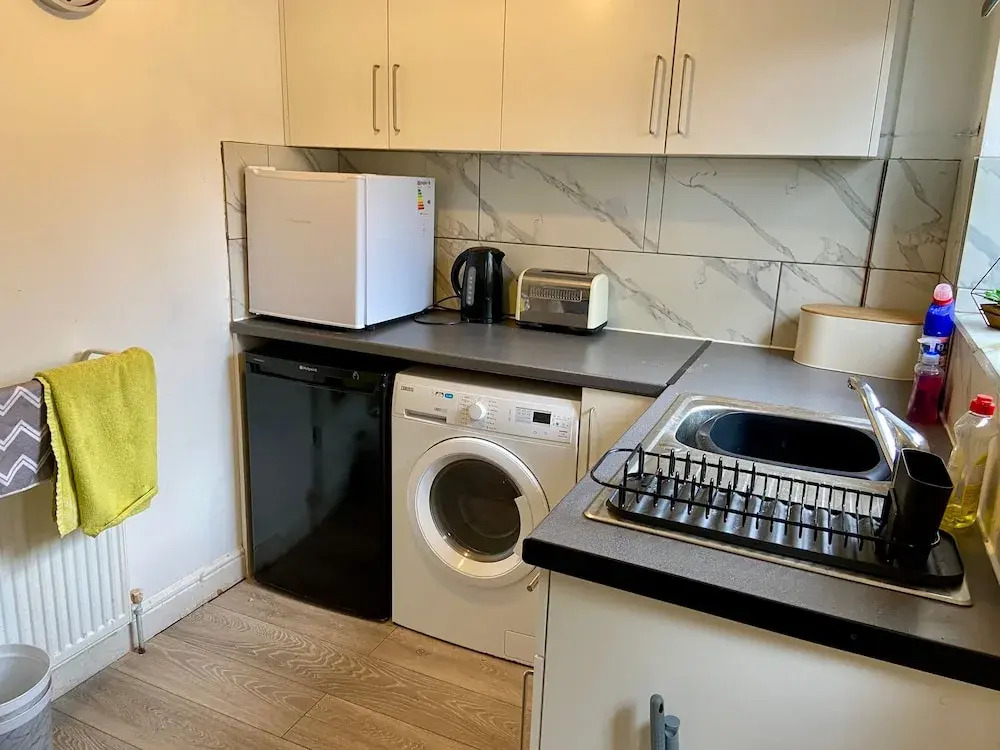 Cosy Contractors Retreat in Batley - Sleeps 3