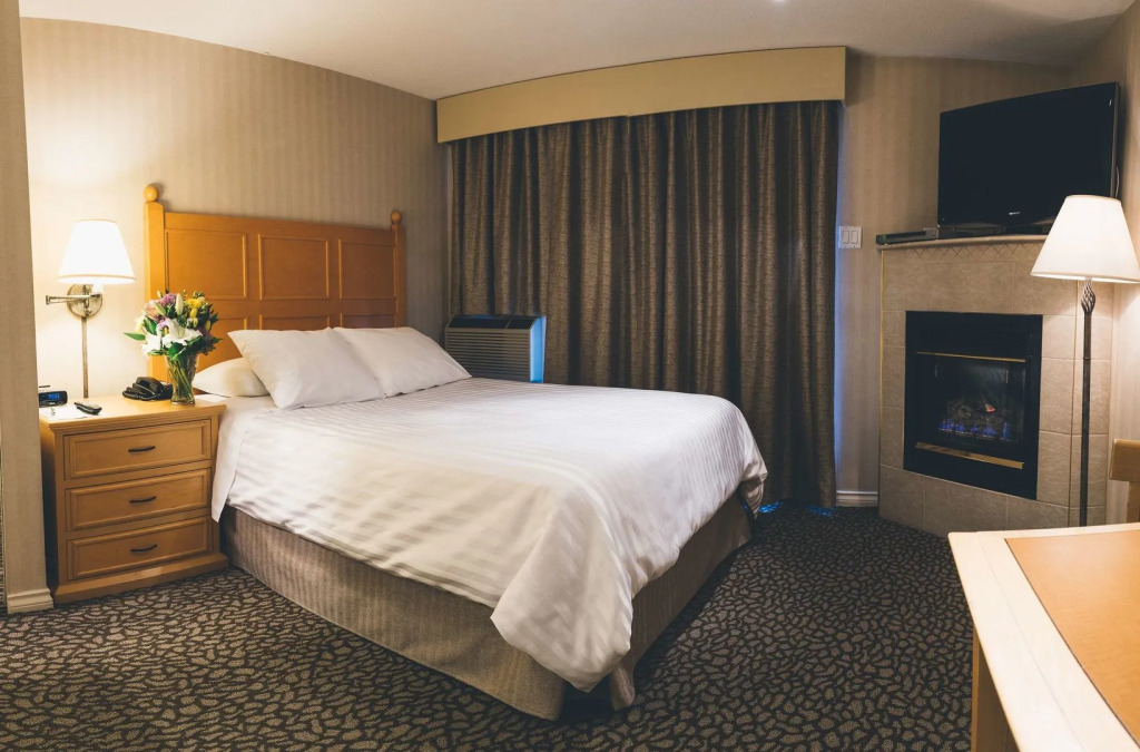 Pinnacle Hotel Whistler