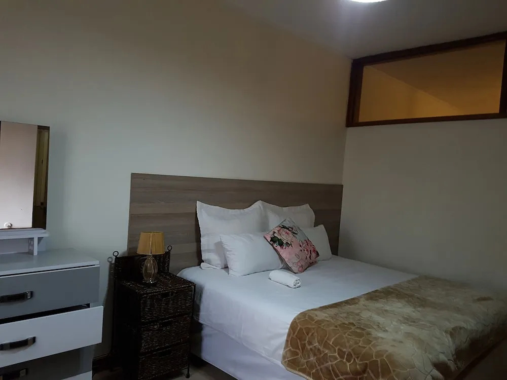 Lolos Elegant Three Bedroom Apartment