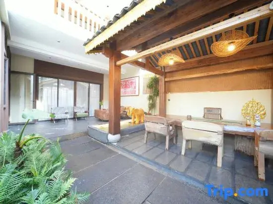 Mangshi Jinmang Dai Courtyard (Dai Ethnic Ancient Town)