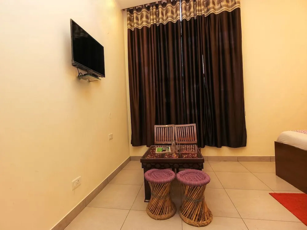 OYO 26596 Hotel Ambika