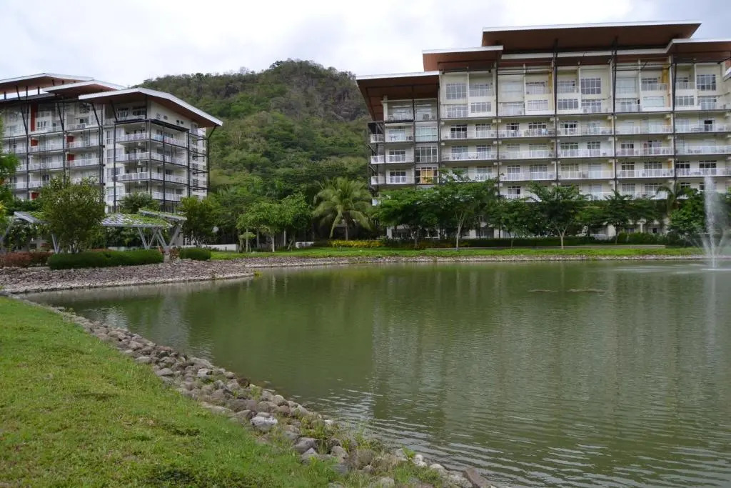 Pico de Loro Hamilo Coast