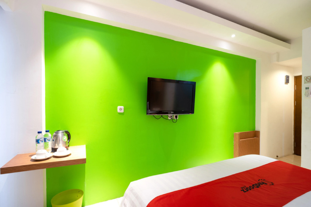 RedDoorz Apartment at Bogor Valley