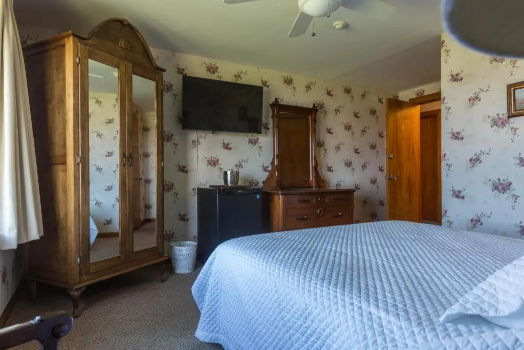 Rose Farm Inn