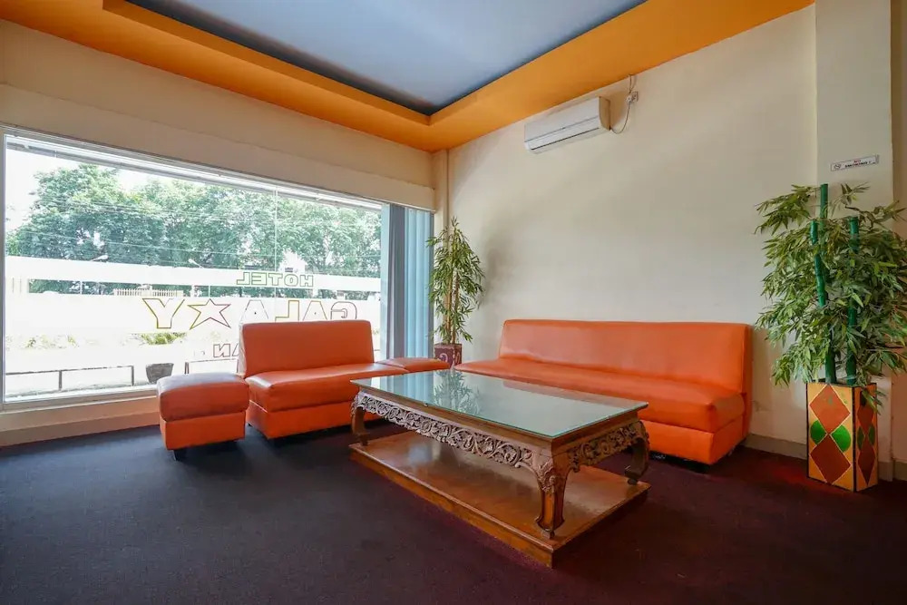 OYO 427 Hotel Galaxy