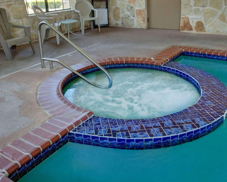 Quality Inn & Suites Glen Rose