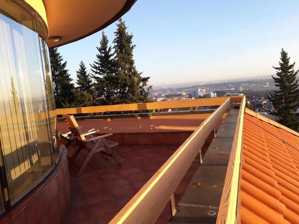 Flying House