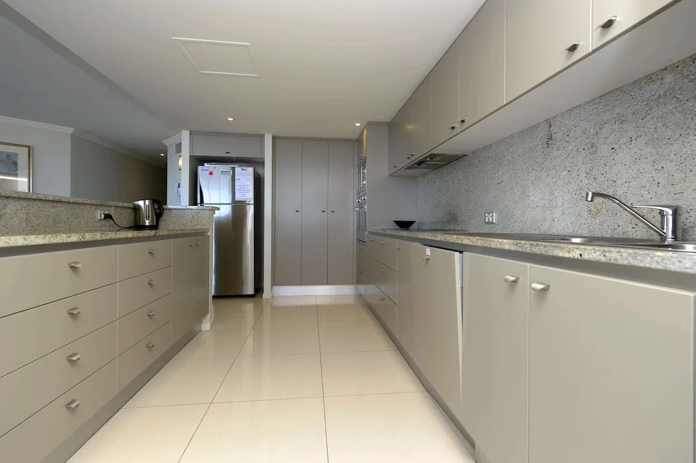 Oasis, Unit 9/5 Laman Street