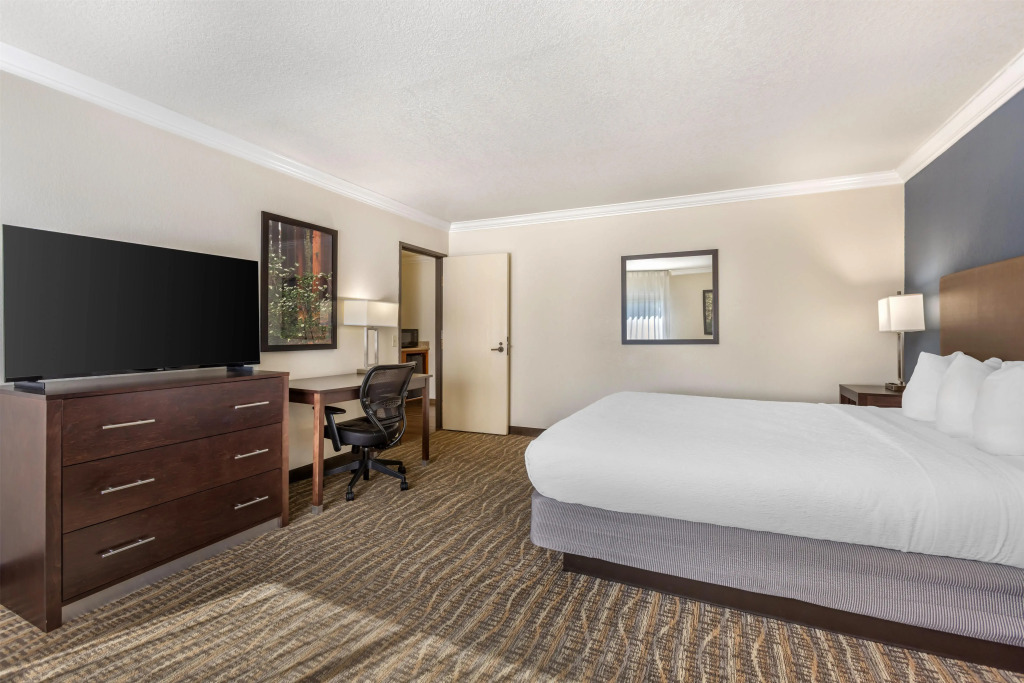 Best Western Town & Country Lodge