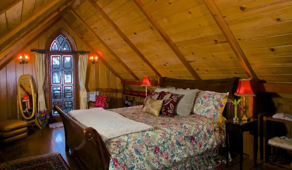 Two Room Inn