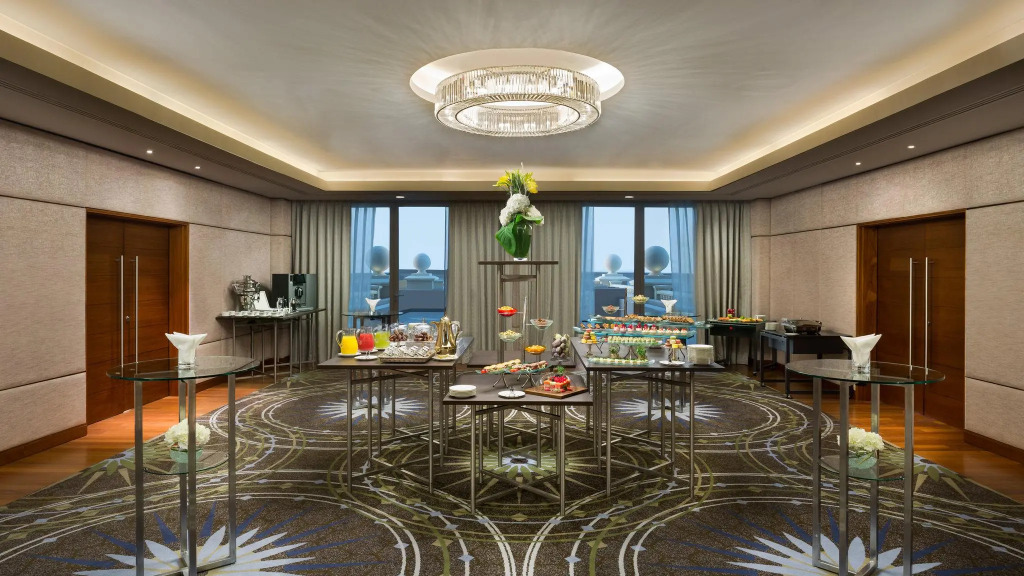 Отель Kempinski Mall Of The Emirates