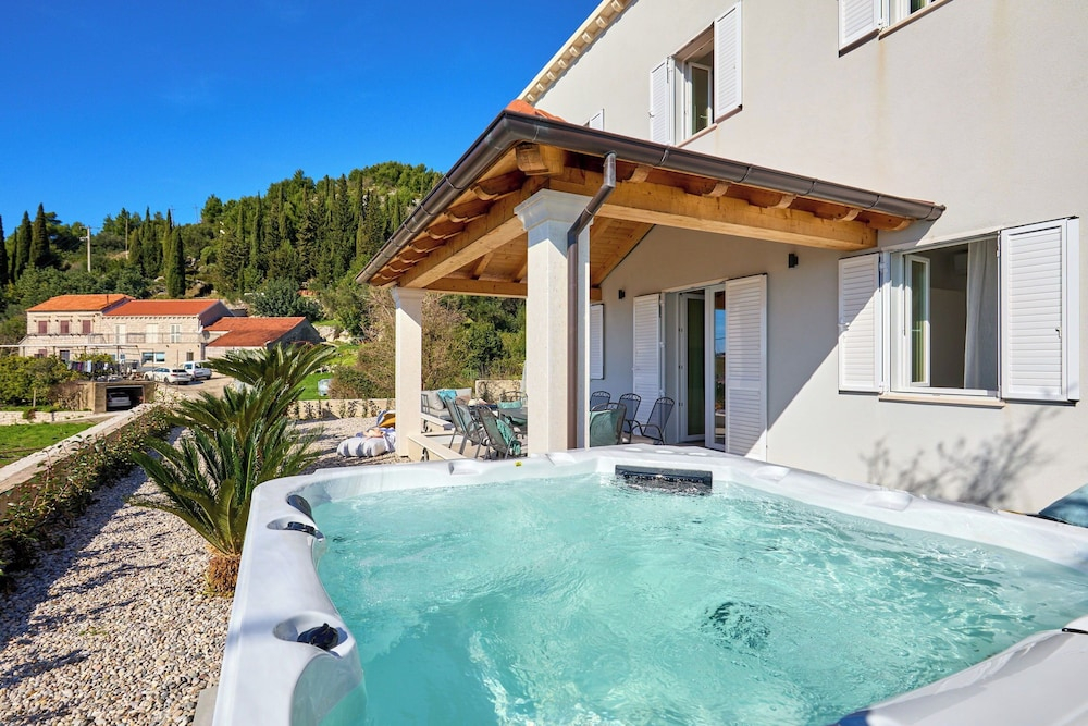 Hedera Estate, Villa Hedera VIII