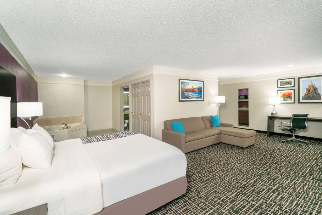 La Quinta by Wyndham Latham Albany Airport