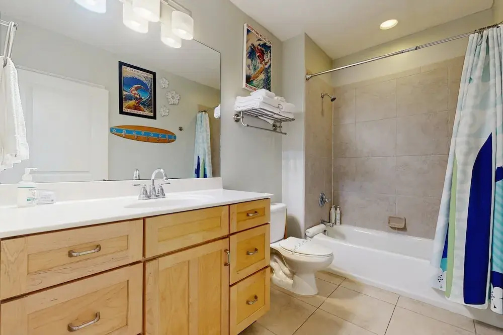 Dog-friendly Vacation Home Close to the Beach With Pool & Screened Porch