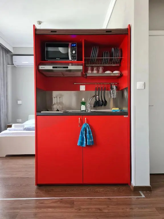 Red Rooms Tsimiski 60