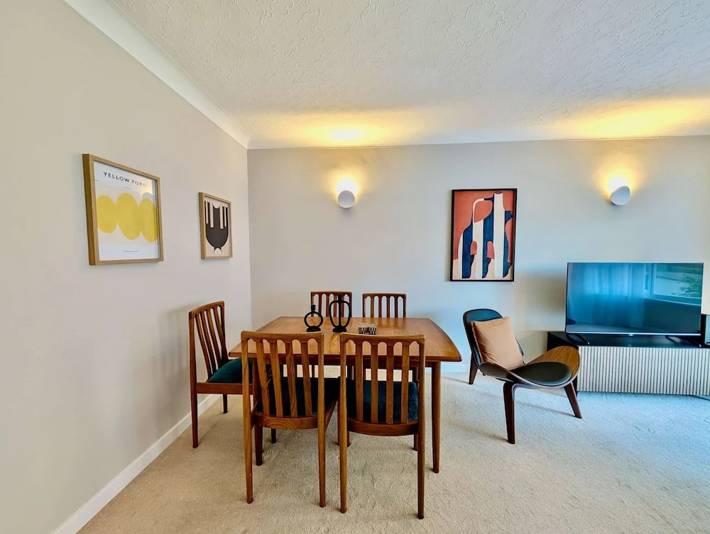 Charming Flat Near London Attractions
