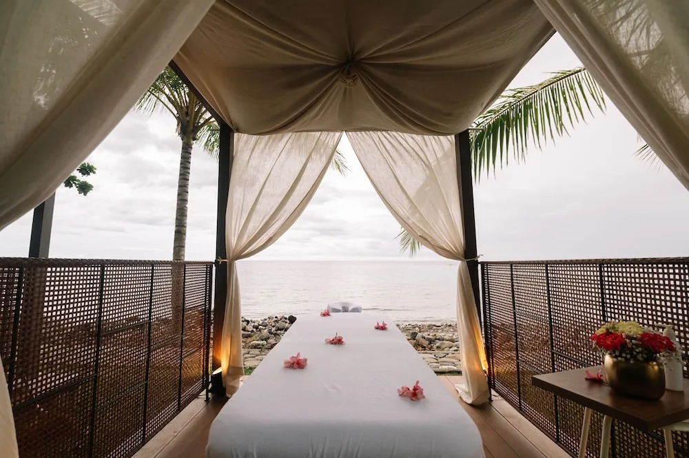 Nouveau Resort