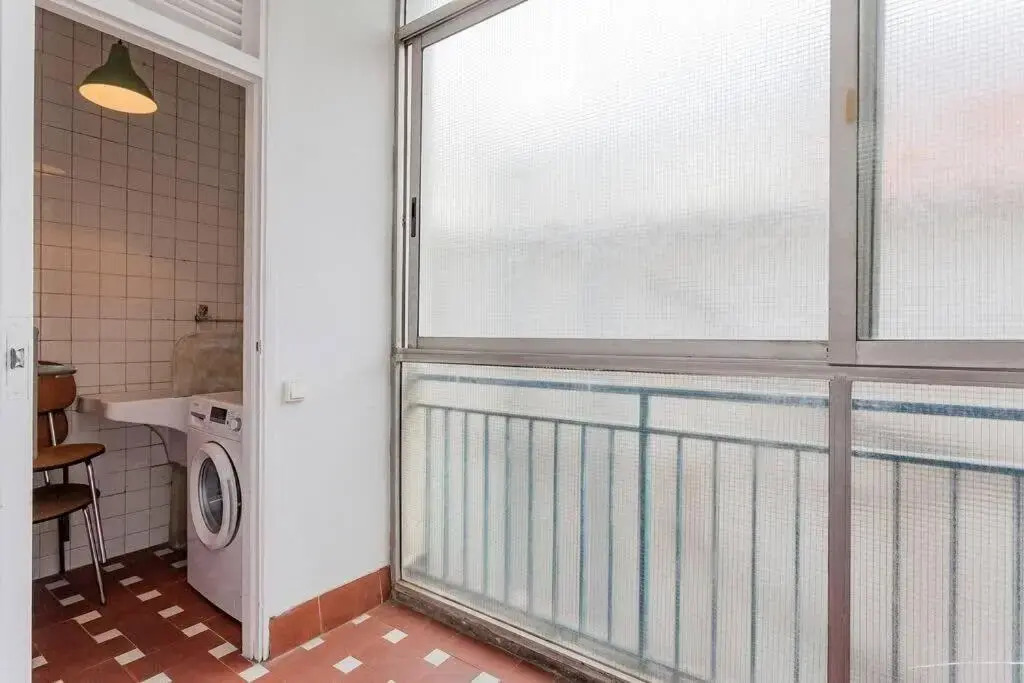 Big apartment for 9 in the heart of Eixample