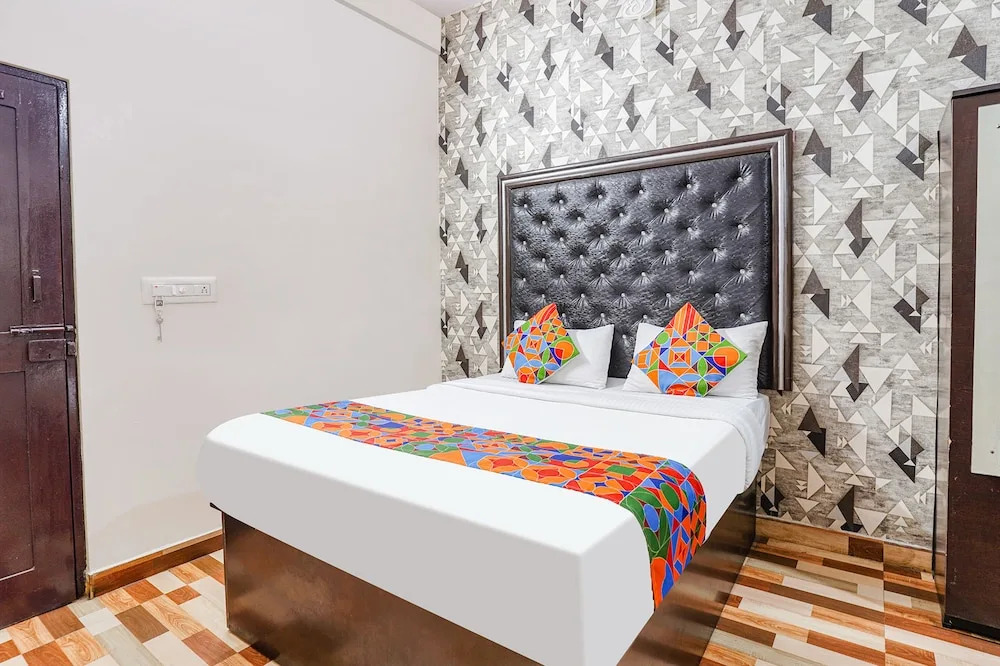 Pavithraa Deluxe Suites by OYO Rooms