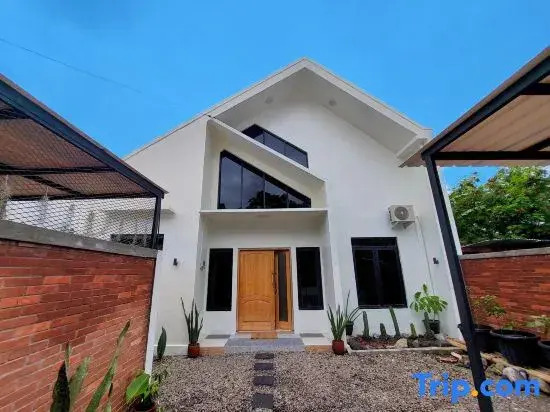Yustien Homestay Jogja 3 Bedroom - Entire House