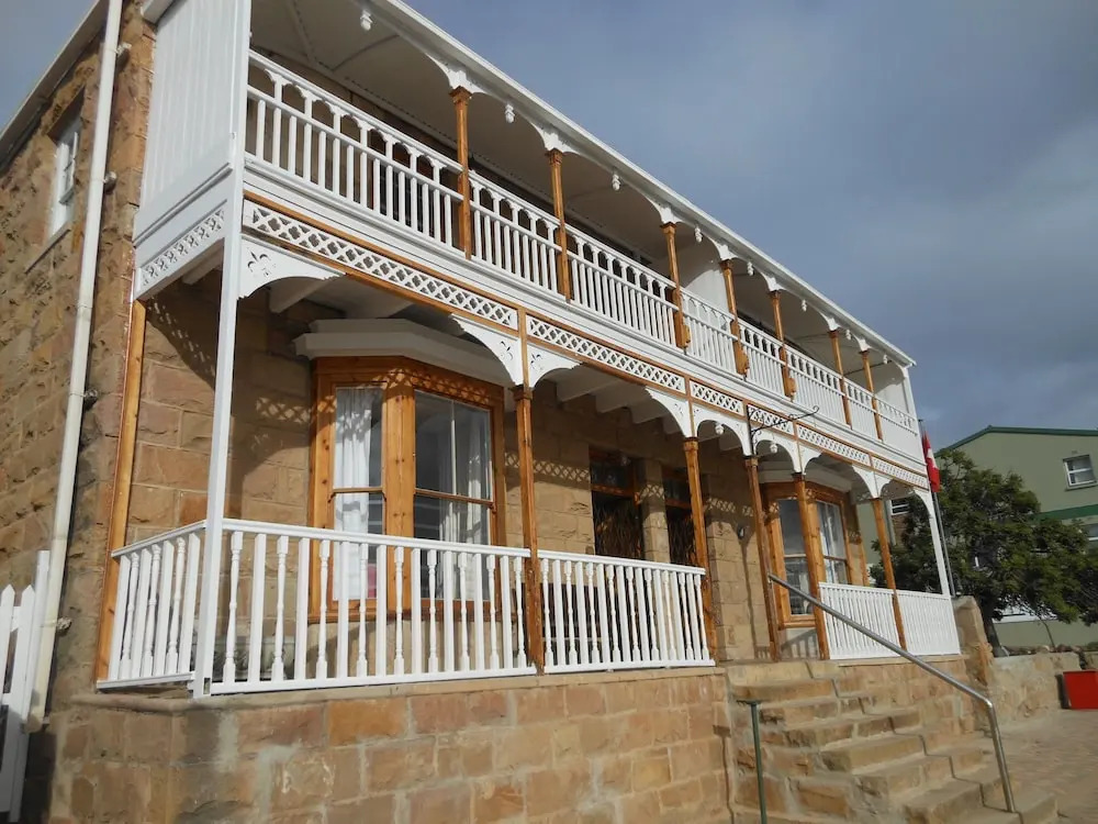 Sandstone Manor
