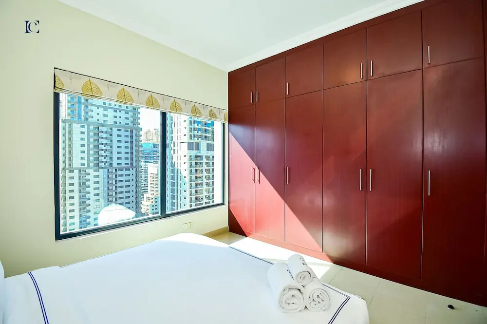 Budget 1BR Apt in Marina  -Time