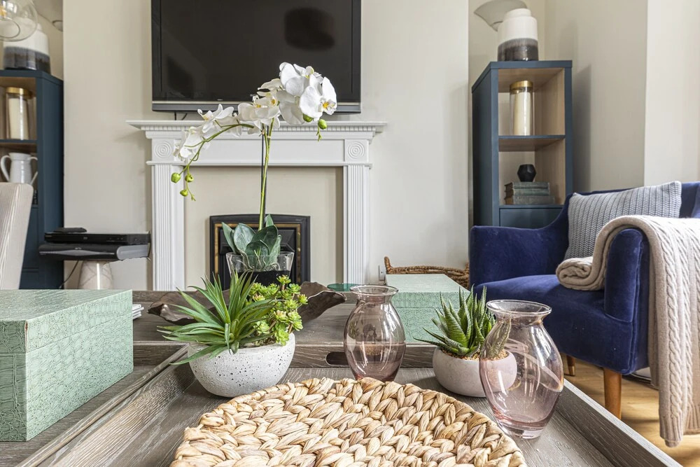 Stylish 3 Bedroom Flat with balcony is West Kensington