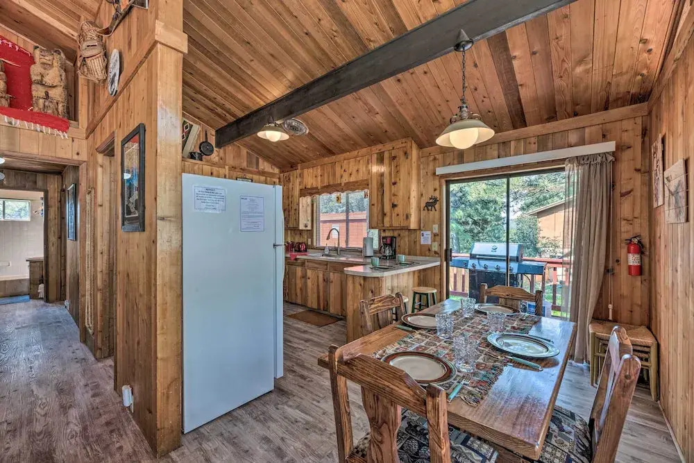 Quiet Retreat w/ Hot Tub - 16 Miles to Ski Apache!