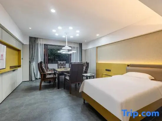 Jifeng International Hotel (Wanning High Speed Railway Station)