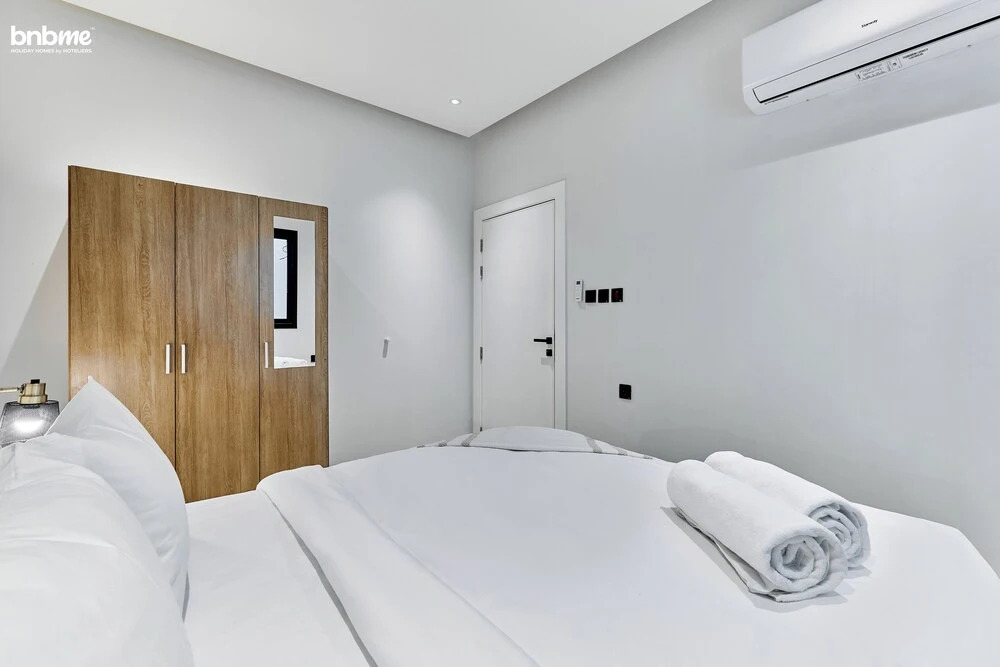 bnbmehomes -2BR with Cinema Room- R42B4