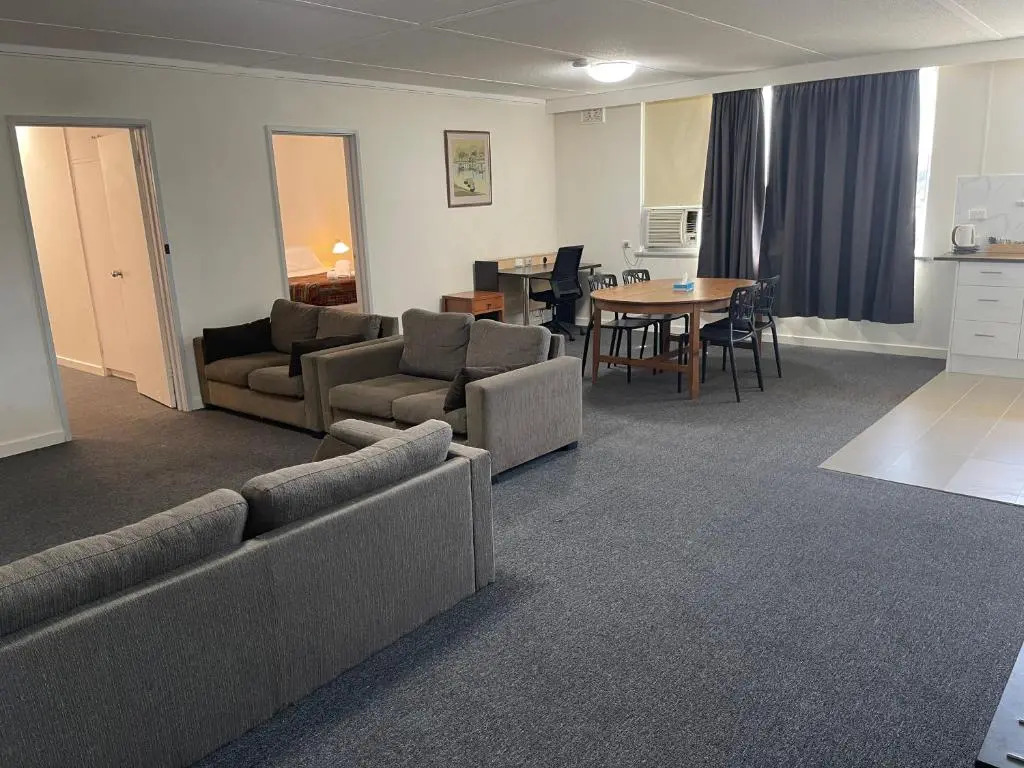 Parkside Inn Motel